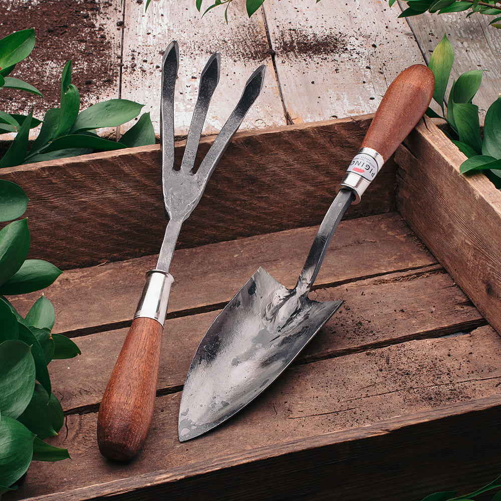Essential Red Pig Tools Garden Set