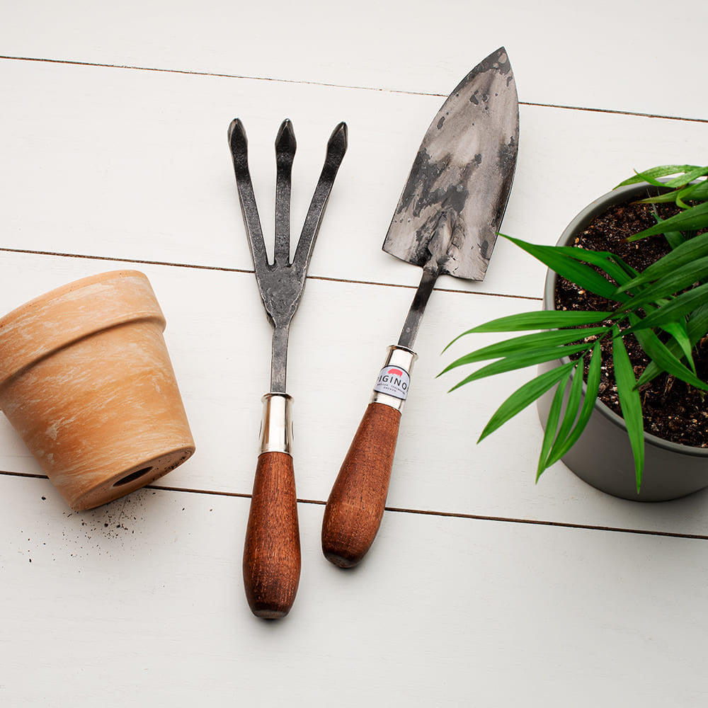 Essential Red Pig Tools Garden Set