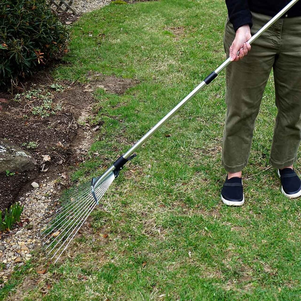 Collapsing Garden and Leaf Rake with Extendable Handle