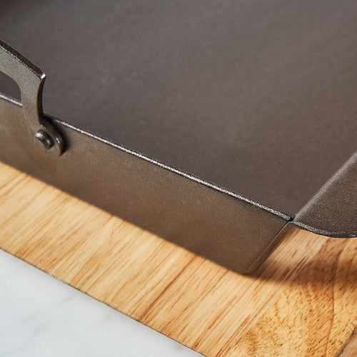 Iron Roasting Pan to Ensure Perfectly Golden Color